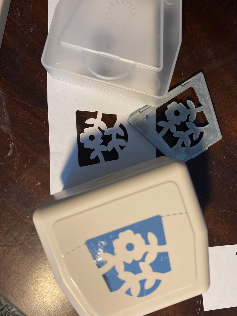 Martha Stewart Shapes Page / Paper Edge Magnetic Punch Choose Design Paper cutter Crafting - Decoupage, Scrapbooking, photo album Flower chain