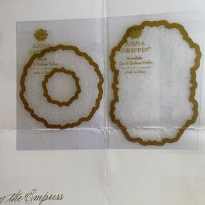 Boîtes de Noël découpées et gaufrées - Créations en papier, impression, fabrication de cartes en métal - Anna Griffin - Ornements de cloches de père Noël en traîneau