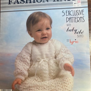 Corredino per neonati in maglia Phentex - 5 modelli con Baby Bebe - Capi lavorati a maglia a mano - Neonati - 1985 modelli di maglieria, maglioni, coperte, cappelli
