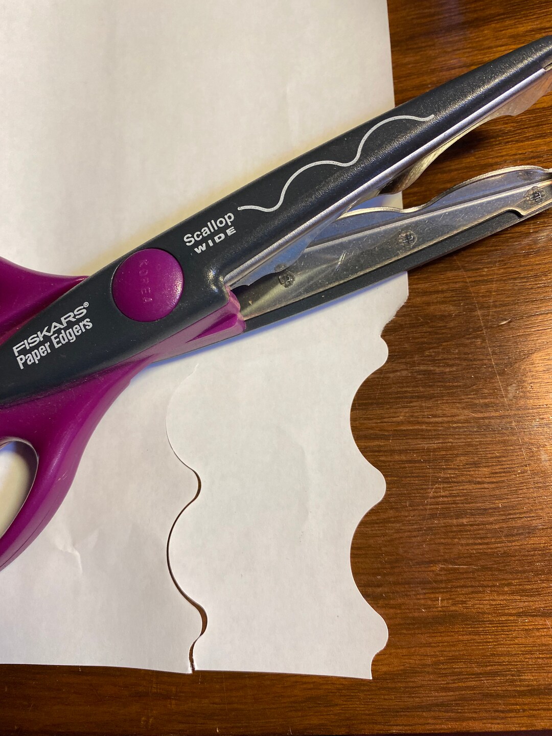 Fiskars Scallop Wide Edgers Scissors Paper Cutting Decorative Scallop