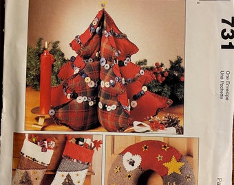 Feliz Navidad Medias, árbol, guirnalda & ornamentos Patrón sin cortar de McCall 731 para home Holiday Decorating - 1995 - algunos Applique