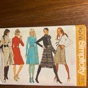 Misses / Damklänning, omlottkjol och halsduk - Simplicity #9576 Mönster (oklippt) Easy Simple Sew storlek 10 - 1971