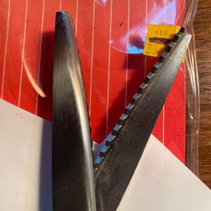 Mundial Pinking Fabric Shears - Scissors - in Plastic  - 4&quot; Blade