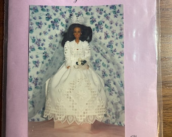Schema punto croce per ricamo "Bride Harbinger" / Istruzioni complete - Abito per bambola alla moda da 11" - 1994 Trama aperta