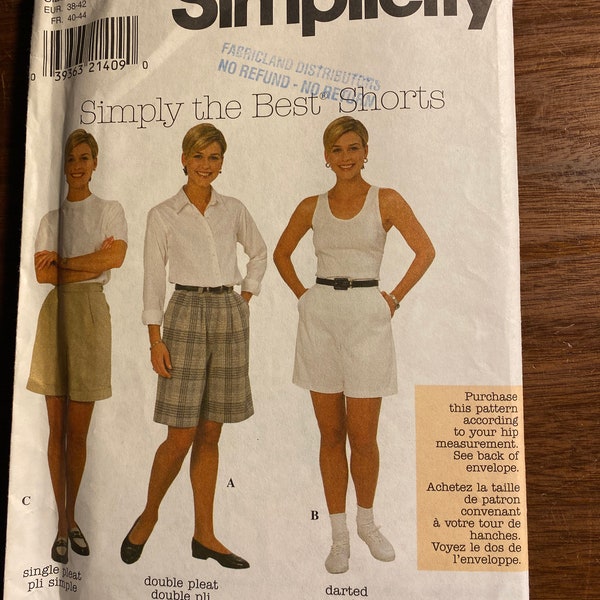 Misses / Women's Simply the Bet Shorts -  Simplicity 8062 Pattern  - Pleat / Dart - 1998 - size 12 to 16