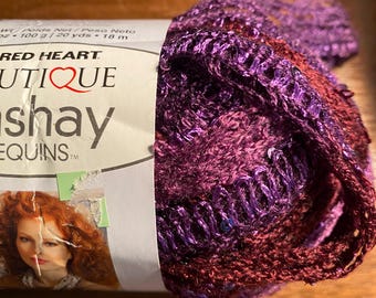 Sequin Sashay Red Heart 20 iarde 3,5 oz Scelta: Panda (grigio) o Viola Concord Variegato - Filato per uncinetto lavorato a maglia - Nuovo 74% acrilico 26 poli con glitter