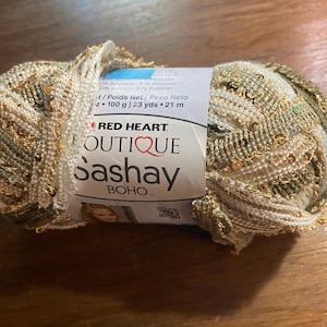 Boho Sashay Red Heart, 23 yds 3,5 oz Tambourin (Beige/Blanc) Sequin - Fil à tricoter au crochet - Nouveau 69 % acrylique 31 Poly avec paillettes