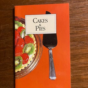 Ciasta i placki - Munchie Books - Książka kucharska - Przepisy na podstawowe wypieki, ciasta owocowe i torty, serniki itp.