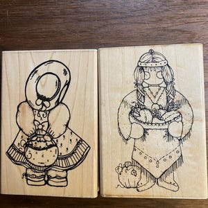 Choisissez une fille : Miss November Hope or Way Over Yonder - Tampon en caoutchouc - Créations en papier fantaisistes, impression, fabrication de cartes 4,5 x 3 po