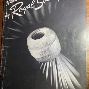 Handvirkad av Royal Society - 1943 - Bok 1 - Mönster / Instruktioner Dukduk Överkast Kantband Presentidéer