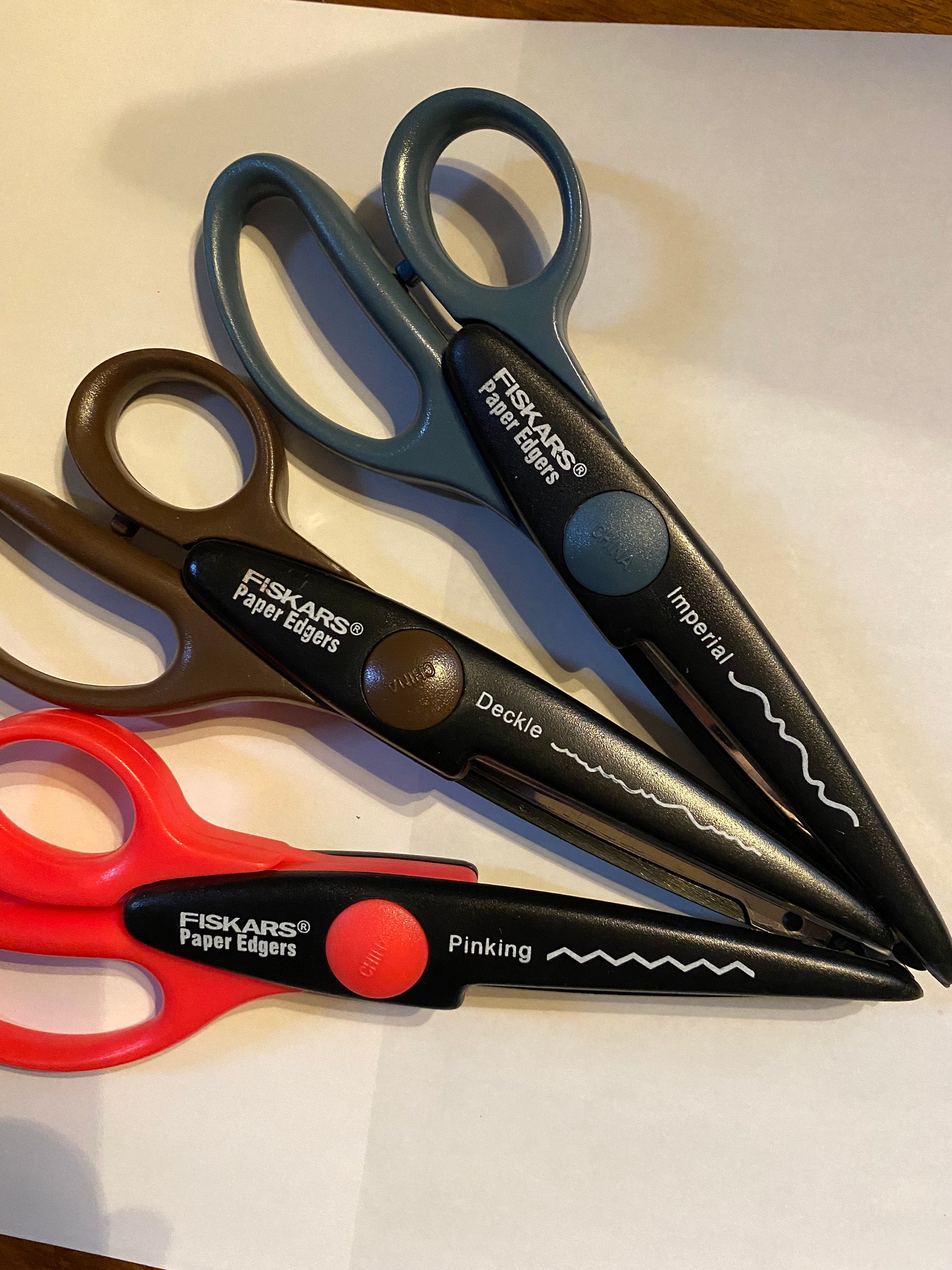 Fiskars Scissors Paper Edgers Cutting Decorative Scallop Edge