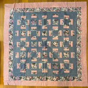Quilt Top - Lap - Pink / Blau / Beige - 43 &quot;x 43&quot; - Florale quadratische Blöcke - komplett zu einem Quilt etc mit passendem Rückseitenstoff
