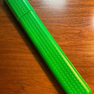 Estuche de plástico para agujas de tejer (38 cm de largo x 5 cm de ancho x 3,1 cm de profundidad), con 8 juegos de agujas.