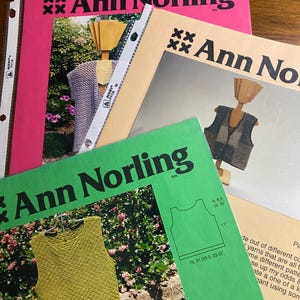 Ann Norling 3 Stickmönster: Schackmönster 43 - Patchworkväst 25 - Virkad väst med vågig kant 19 - Missar