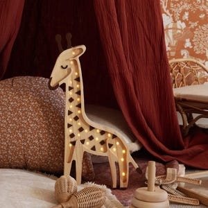 Wooden Giraffe Night Light – Safari Decor for Kids&#39; Room – Handmade Lamp – Jungle and Boho Style Lighting – Wall Mounted Kids Lamp Boys Room