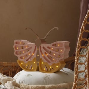 Schattige vlinderlamp – houten nachtlampje voor kinderen | Handgemaakte meisjeskamerdecoratie | Boho-stijl, roze vlinderkamer