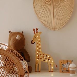Wooden Giraffe Night Light – Safari Decor for Kids&#39; Room – Handmade Lamp – Jungle and Boho Style Lighting – Wall Mounted Kids Lamp Boys Room