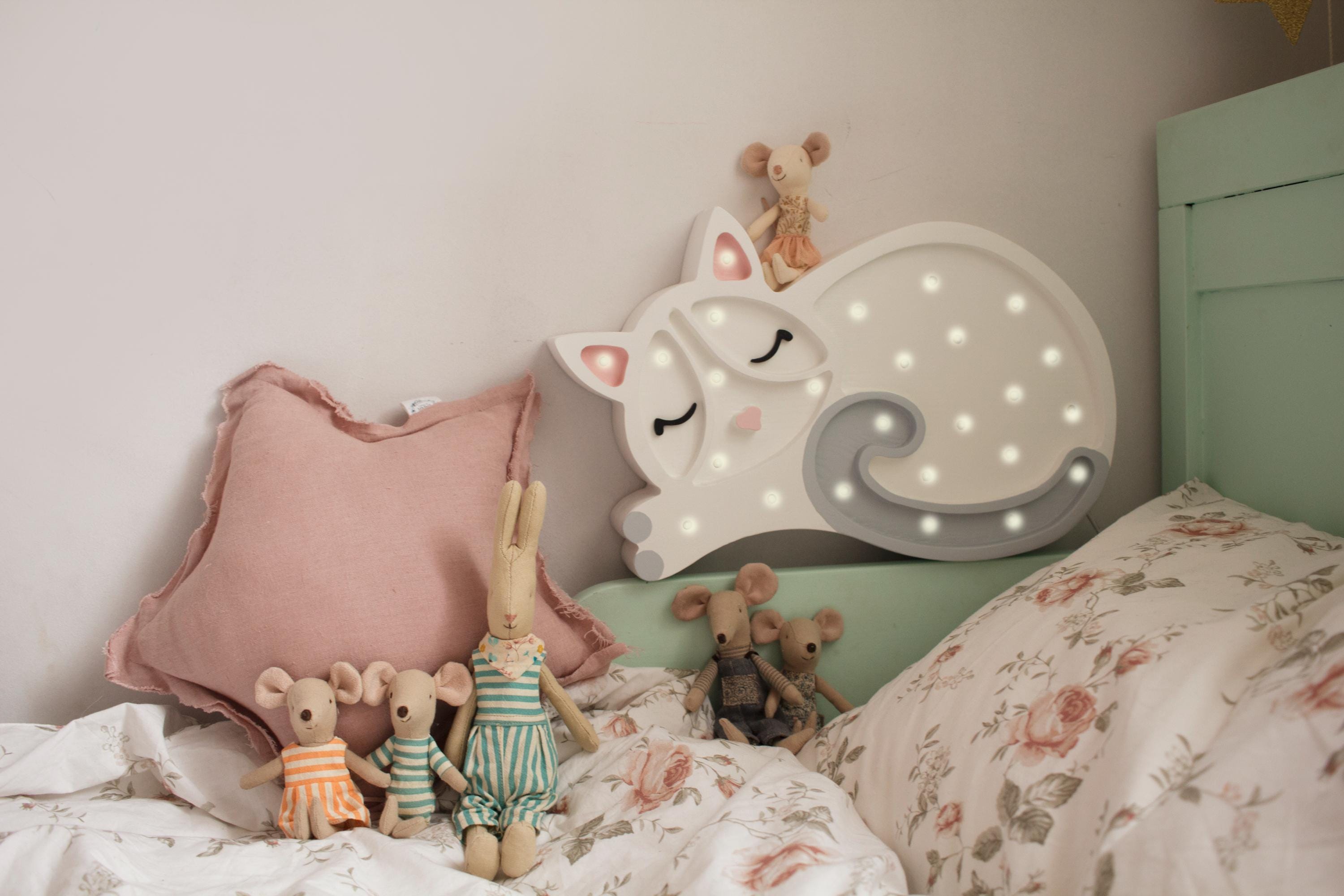 Retro Stained Resin Cat Table Light Dreamy Cat Night Lamp - Retro Stained  Glass Style Table Light With Warm LED Glow For Home Decor Bedside Cat Light, image size:3000x2000