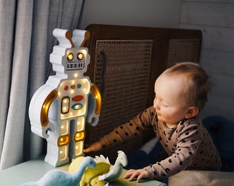 Little Lights Wooden Robot Lamp – Handmade LED Night Light for Kids – Retro Nursery Decor – Gift for Boys & Girls – Sci-Fi Room Accent