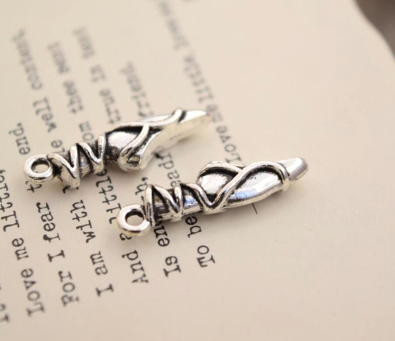 20 antique silver ballet shoe charms dancing shoe charm pendant pendants (l04)