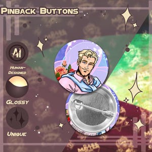 Puede incluir: Dos botones de solapa brillantes. Uno muestra a un hombre guiñando un ojo, con cabello rubio y una camisa rosa. El otro botón muestra la parte trasera. El texto "PINBACK BUTTONS" está en la parte superior.