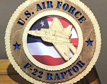 Tributo de pared al F-22 Raptor de la Fuerza Aérea de EE. UU. con fondo de bandera. Soporte personalizado, opción jumbo de 40 y 45 cm.