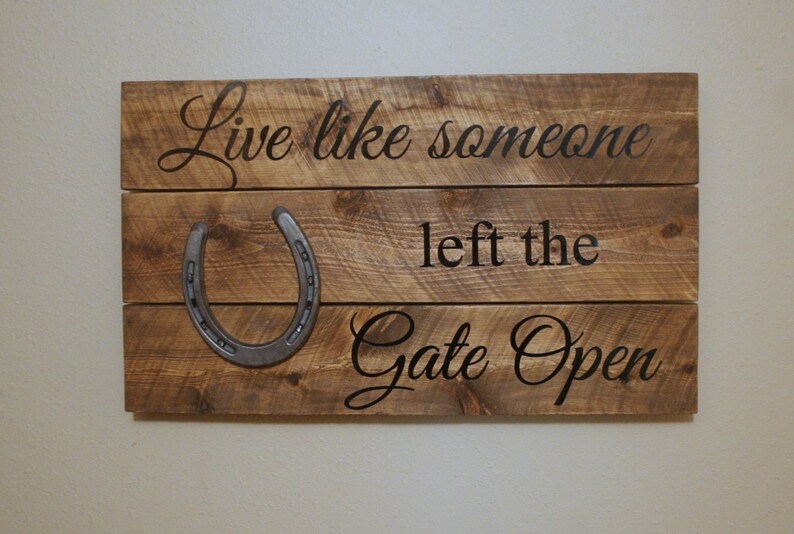Targa In Metallo Retrò Con Scritta Live Like Someone Left The Gate