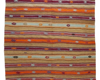 Vintage Kilim, 5'1 x 7'8, Hand-woven, wool