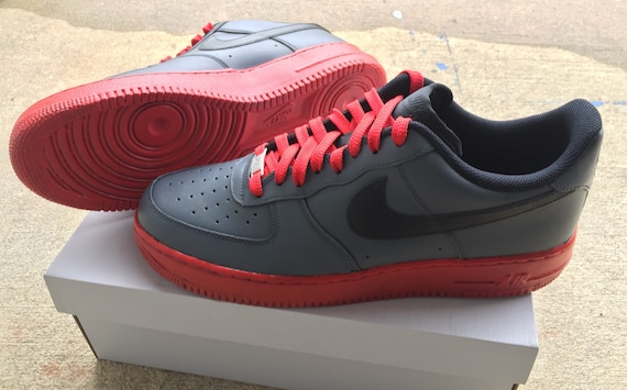 black nike with red soles