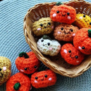 Crochet mini pumpkin