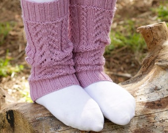 Chaussettes flip flop, jambières tricotées pour les enfants et les adolescents, avec motif en dentelle et côte dans DROPS BabyMerino.