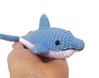 Peluche de delfín a crochet: criatura marina amigurumi kawaii
