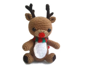 Peluche renne au crochet : jouet de Noël personnalisé
