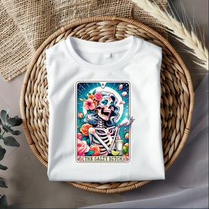 Camiseta con la carta del tarot del esqueleto de Salty Bish