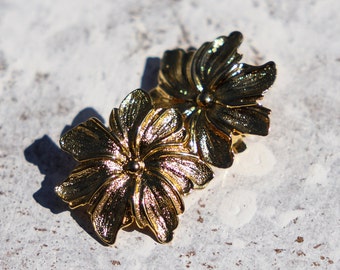1970's - Gold Textured Flower Clip on Vintage Earrings