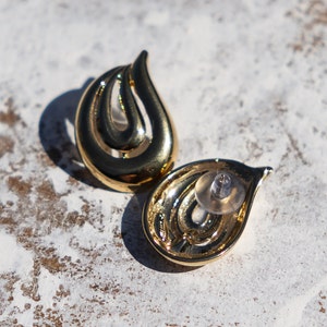 1970/80s Abstract Gold Tone Vintage Post Earrings image 2