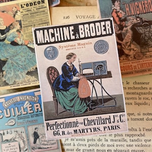 Può includere: Annuncio pubblicitario vintage per una macchina da cucire chiamata "Machine à Broder" con il testo "Perfectionné par Chevillard J. & Cie 66, R. des Martyrs, Paris." L'annuncio presenta una donna seduta alla macchina, che cuce. La macchina è blu e bianca con finiture dorate. L'annuncio è stampato su carta color crema.
