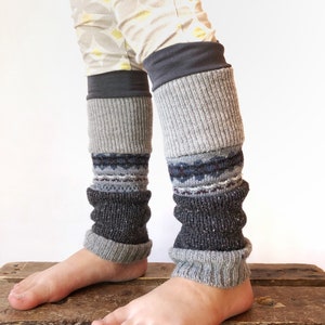 Leggings for CHILDREN, gaiters and/or Wrist warmers / Sleeves for women, Shades of gray, blue, etc., Recovered fabrics.