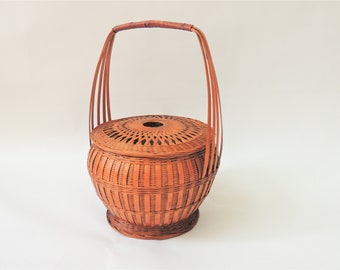 Vintage Woven Chinese Lidded Basket with Handle, round wicker sewing basket, decorative storage