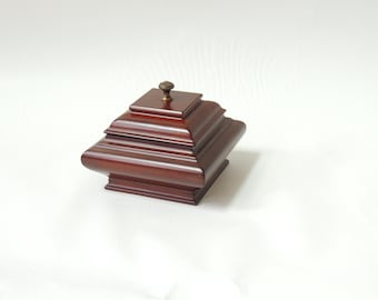 ヴィンテージのカニの小物入れ、蝶番式の蓋、彫刻された木製、塩入れ