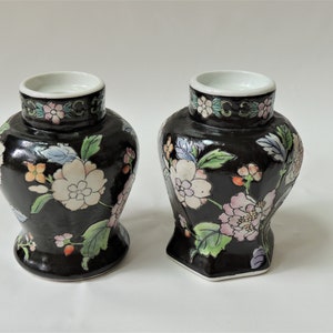 Vintage Chinoiserie Kerzenständer, Kerzenleuchter spitz, 80er Jahre, florales Porzellan, zweier Set