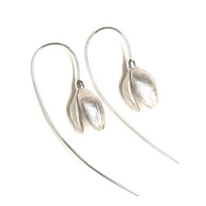 Gotas de campanilla de invierno hechas a mano en plata de ley.