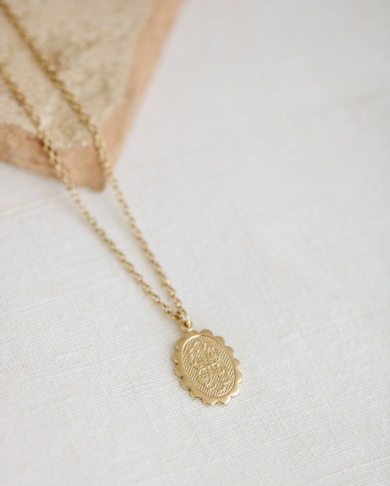 Vintage delicate gold best sale necklace