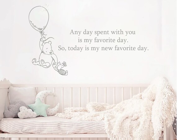 Sticker Mural Winnie L’ourson Sur Nuage – Personnalisable Avec Prénom – Neuf Sous Blister