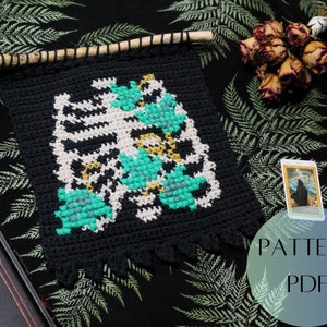 Crochet Pattern | Skeletal Ribcage with Ivy Crochet Tapestry Wall Hanging Decor