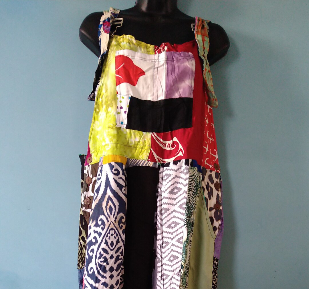 Produktbild von Fair-Trade Patchwork-Latzhose – Echt Einzigartig Durch Echte Batik-Stoffe