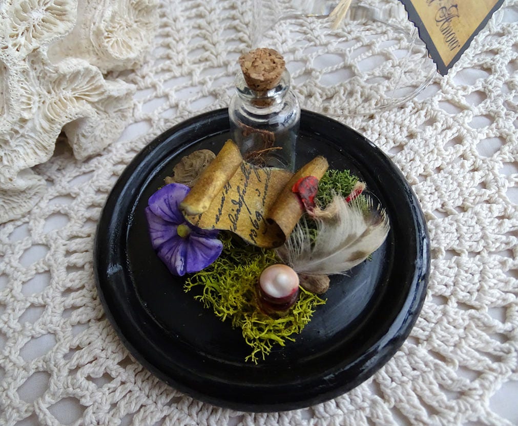 Dôme en Verre, Contenant Une Des Recettes d'amour, Gardée Secrète Très Longtemps.