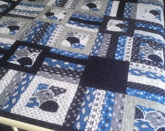 Blue Patchwork quilted double bed quilt.