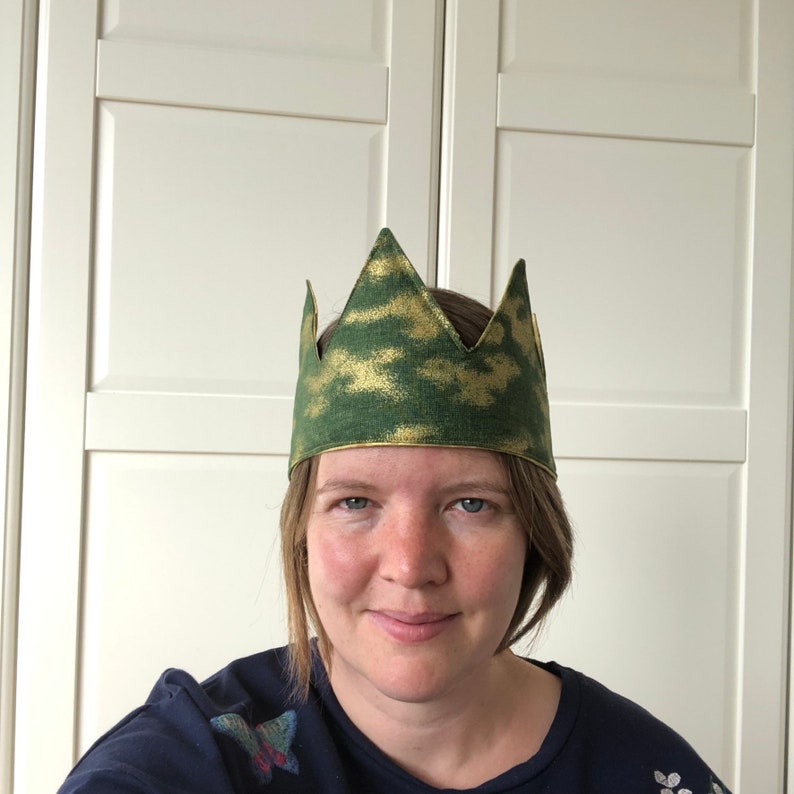 Set of 6 Christmas Fabric party hats crowns, reusable cracker hats, quilted crowns, paper party hats image 4