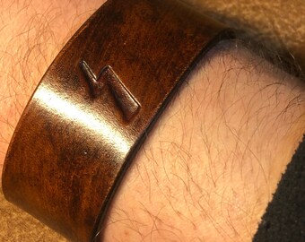 Bracelet with embossed lightning